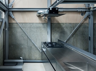 無機質でインダストリアルな雰囲気にもしっくりと馴染みます。