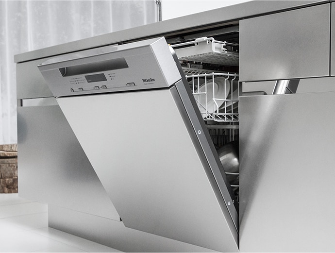 食洗器を導入される場合、操作パネル回りは統一感あるデザインの樹脂製となります。