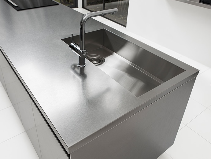 天板とシンクは錆に強いSUS304ステンレス。