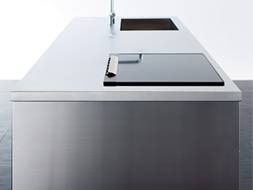 加熱機器をIHにすればフラットな天板に。