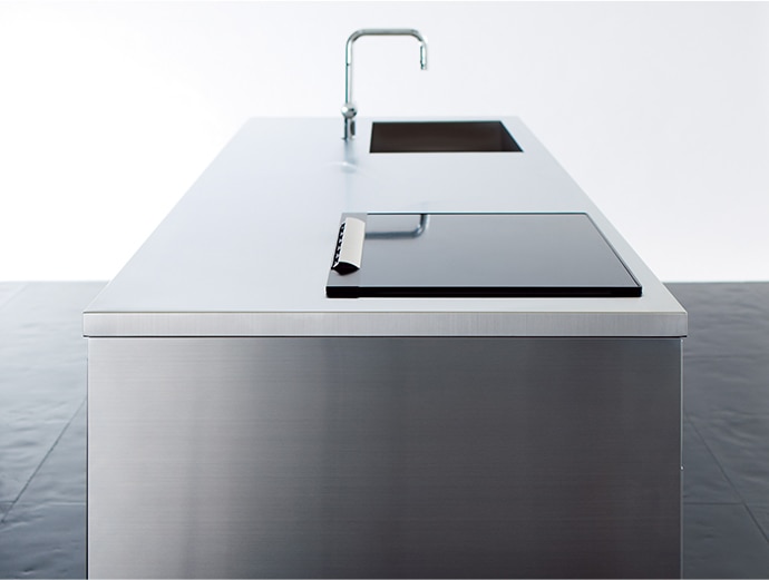 加熱機器をIHにすればフラットな天板に。