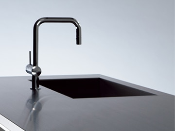 スクエアな形状の水栓も複数ご用意。