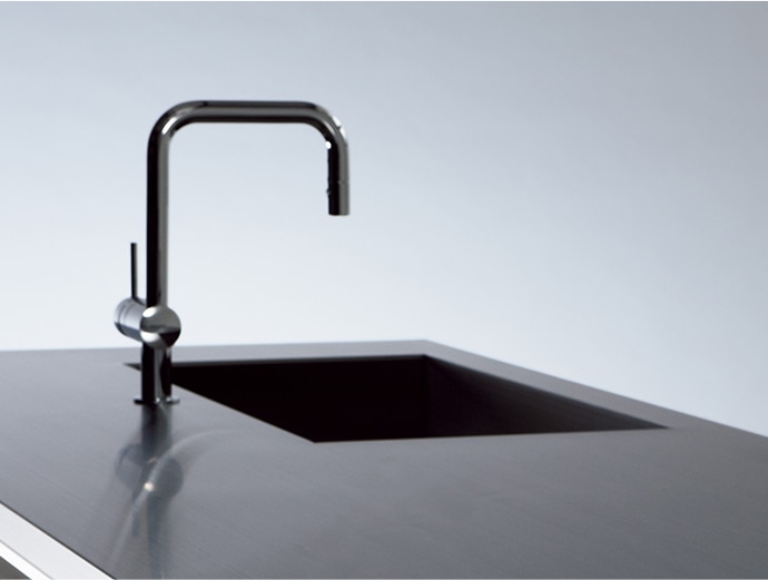 スクエアな形状の水栓も複数ご用意。