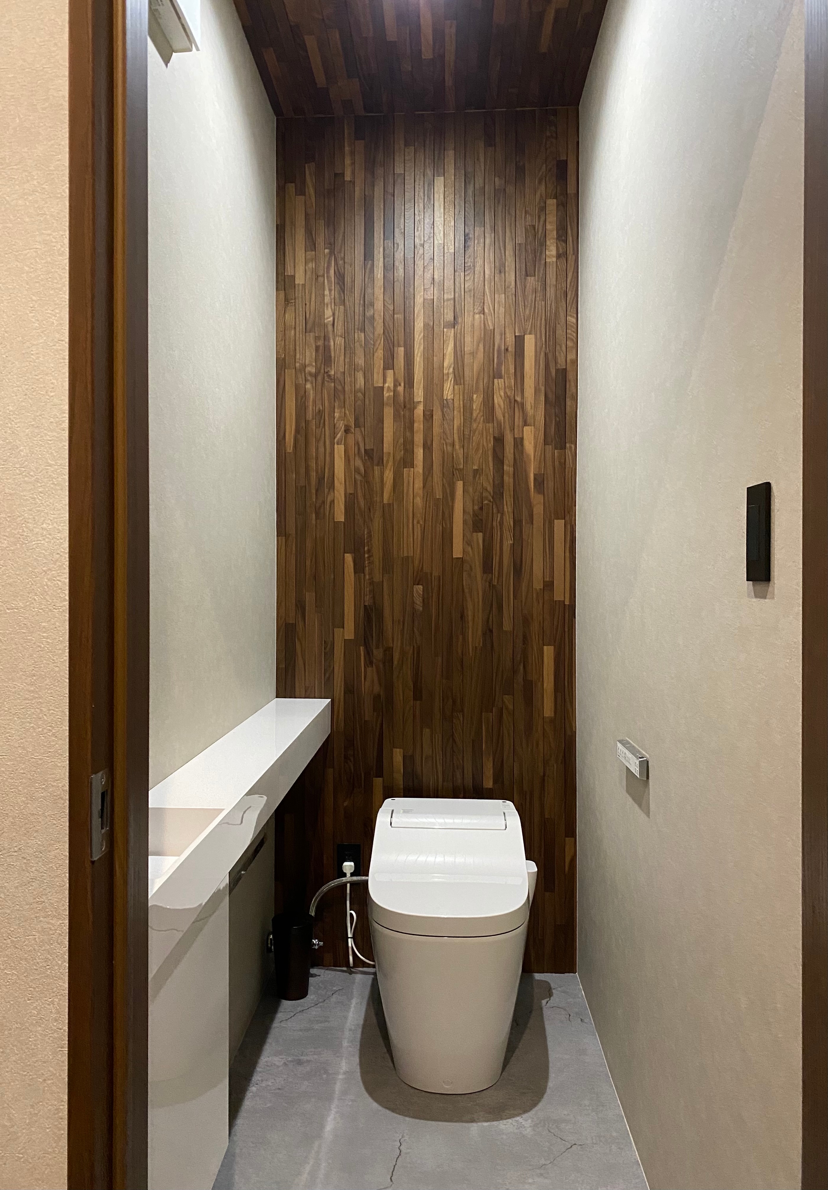落ち着いた雰囲気のトイレスペース