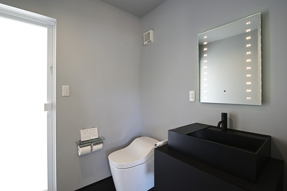 空間にゆとりのあるトイレです。