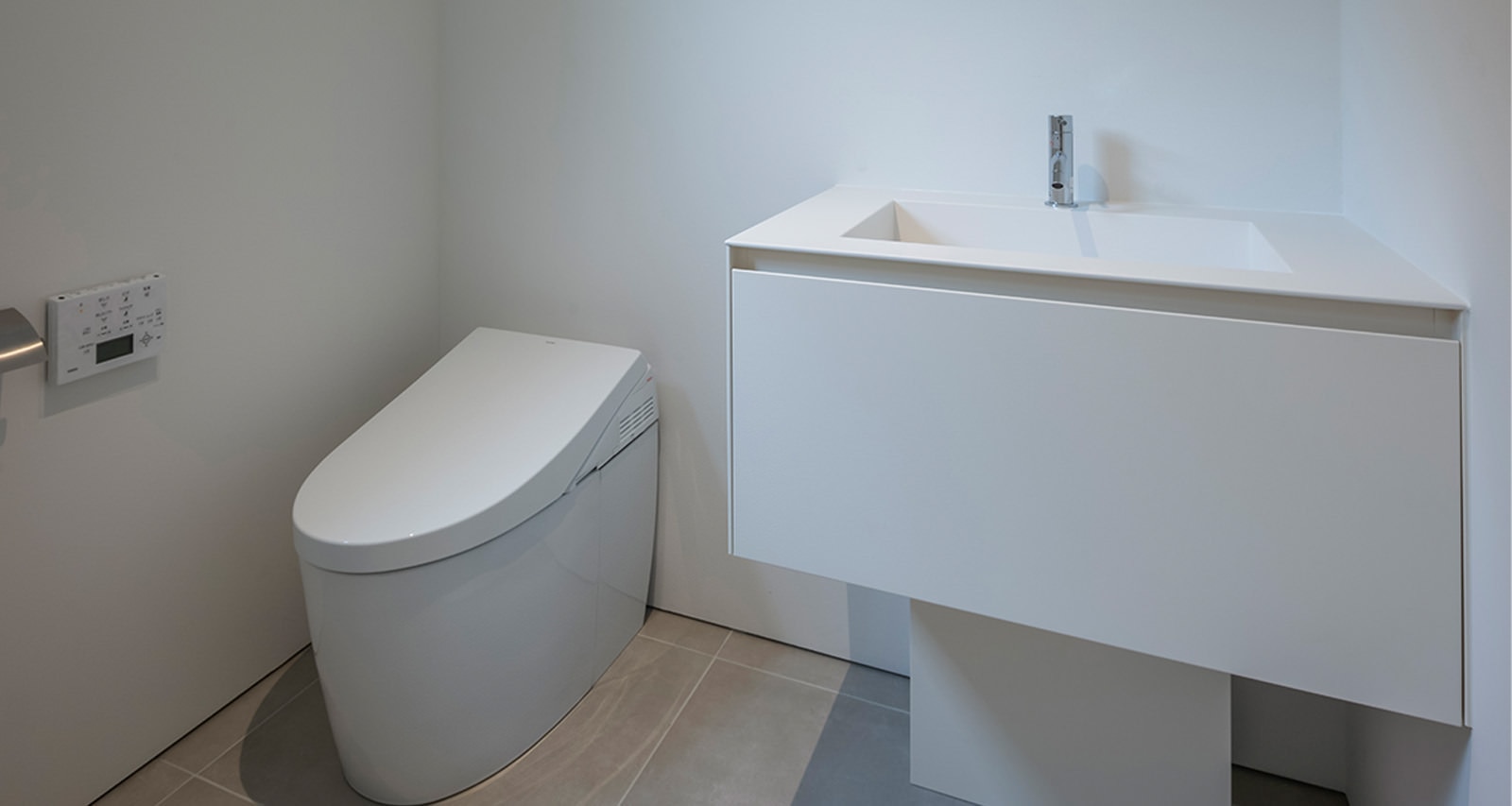 RESTROOM｜トイレ