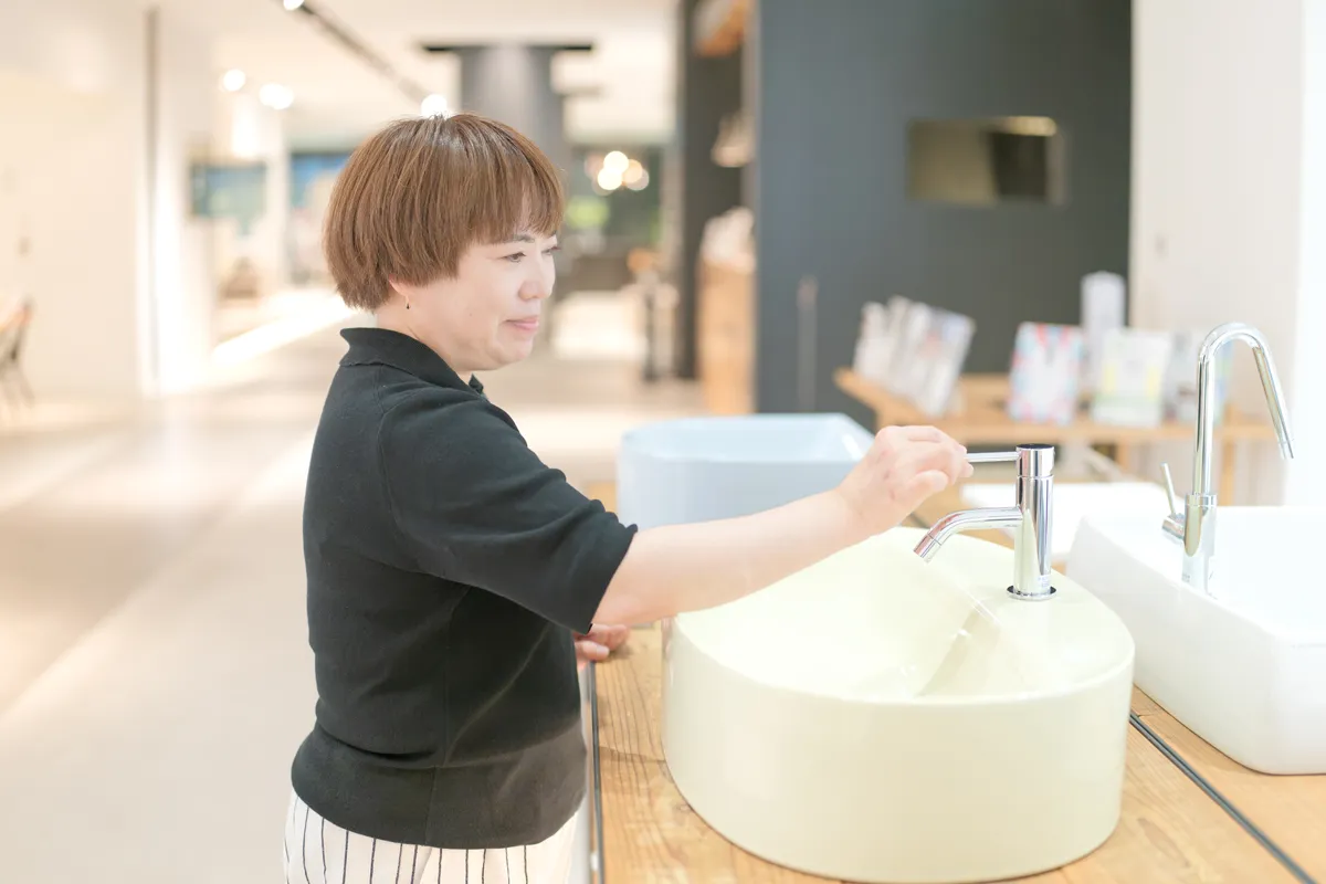 お近くのショールームで現物確認できる