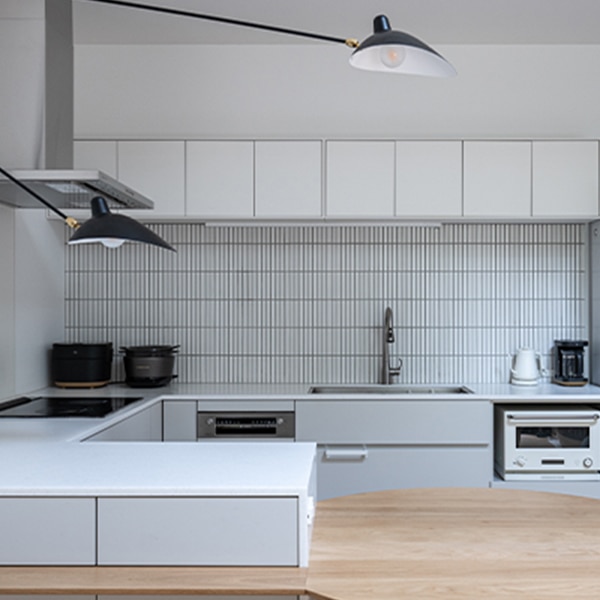 壁タイル：ウォルノットボーダーホワイト