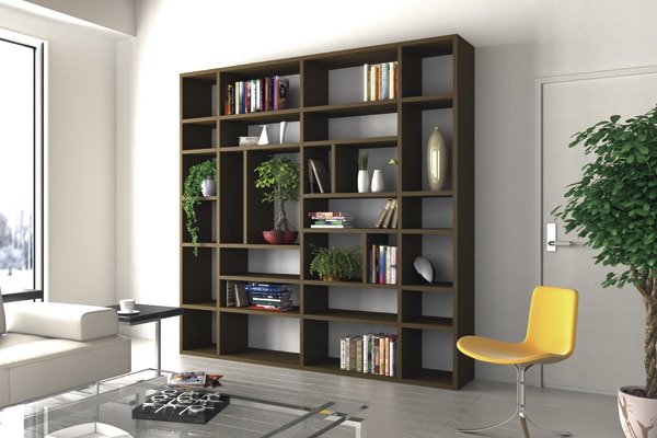 散らかりがちな部屋は壁面収納で解決を