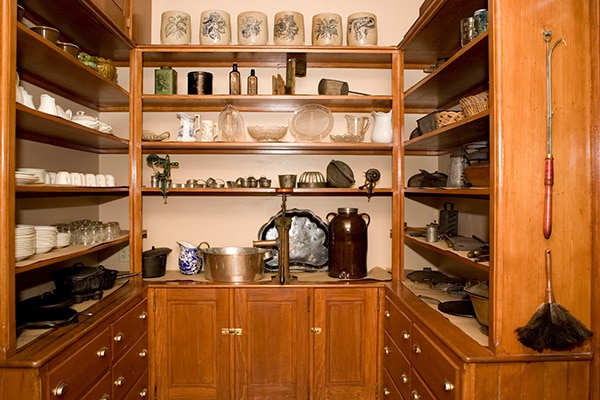 パントリーと床下収納はどちらが効率的？キッチンの収納を考える