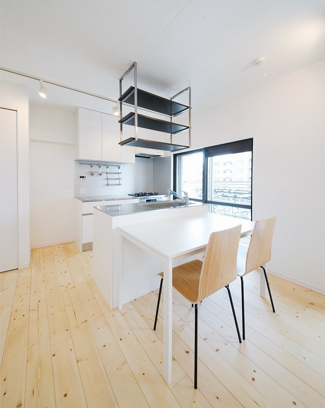 シンプル＆ベーシックを極めたダイニング