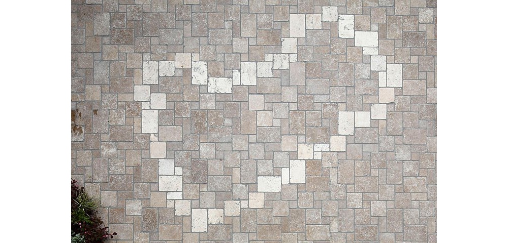 アンティークな石材がつくるイタリア風の街並み