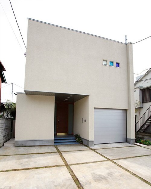 プライベートを守って中庭広々、都市型住宅