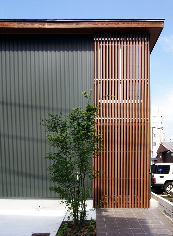 木の温もりを感じるシンプル美しい住宅