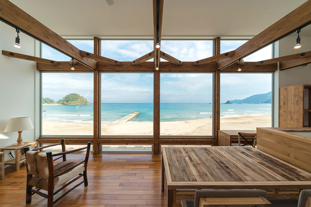 海と空を眺めることができるとっておきの住まい