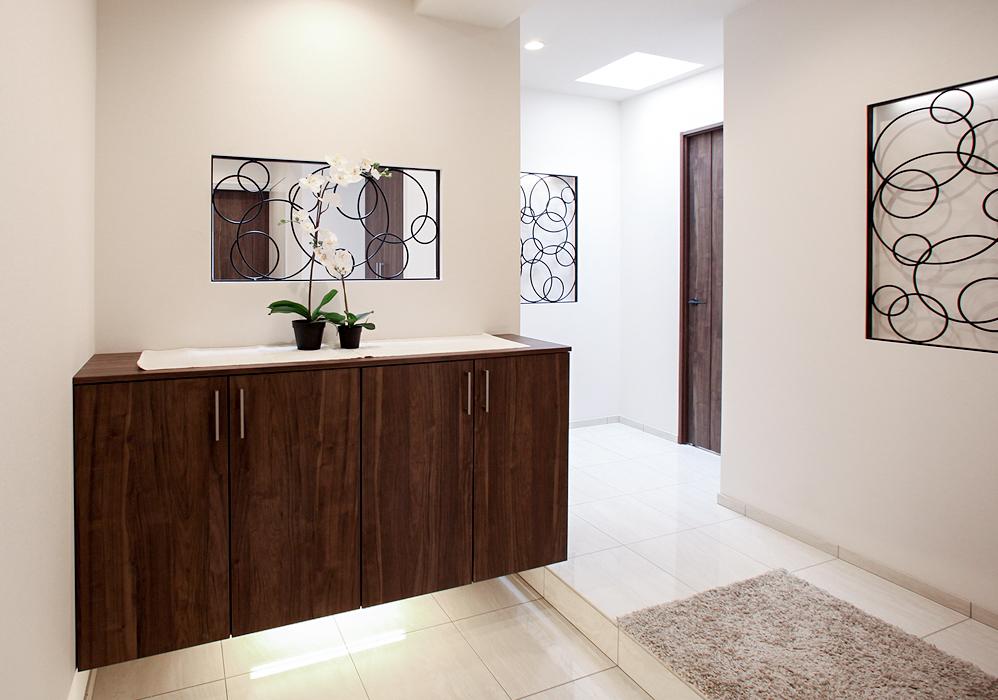 メリハリが効いた明るいダイニングキッチンのある空間