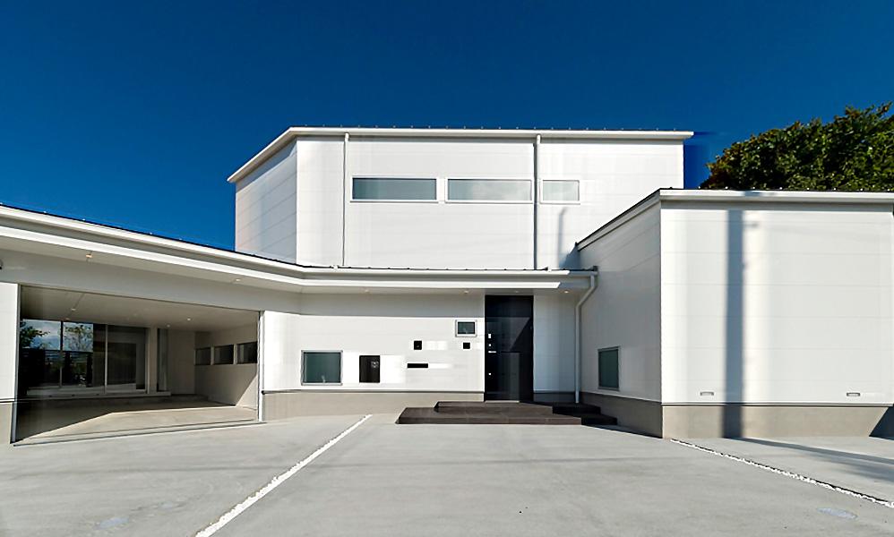 自然と一体化した開放的な住空間