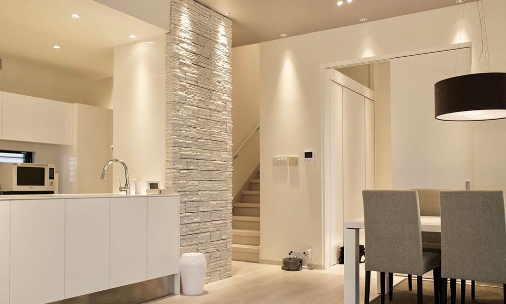 シンプルかつ温もりのあるモダン空間