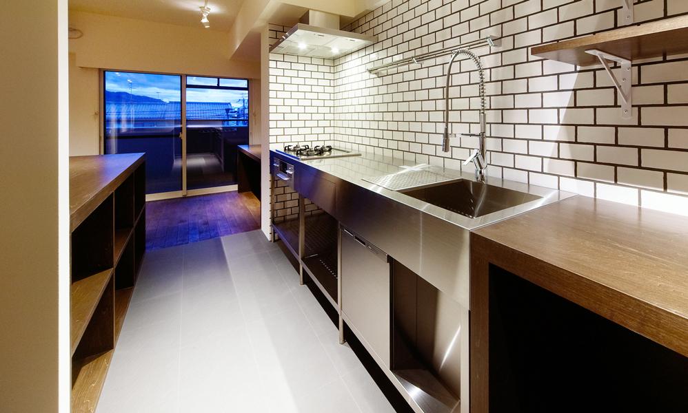 こだわりが生んだ大人のキッチンスペース