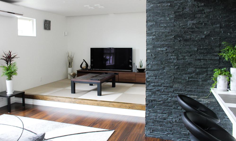 存在感のある石壁が重厚なアクセント