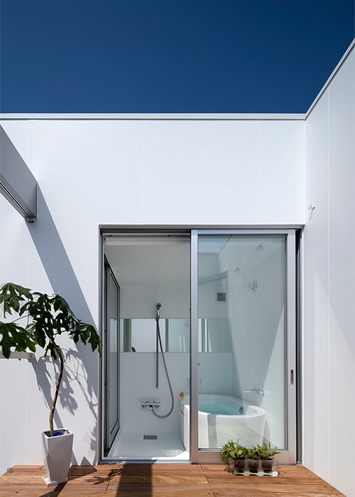 真っ白にトータルコーディネートしたサニタリー空間