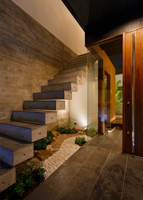 VERTICAL HOUSE