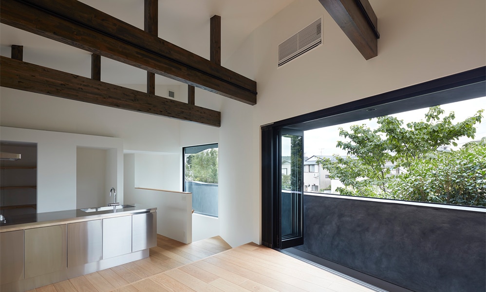 カフェのある川辺の家