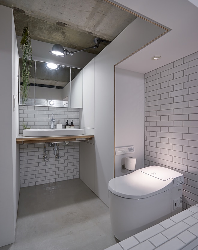 サブウェイタイルを取り入れたシンプルでクリーンな洗面スペース