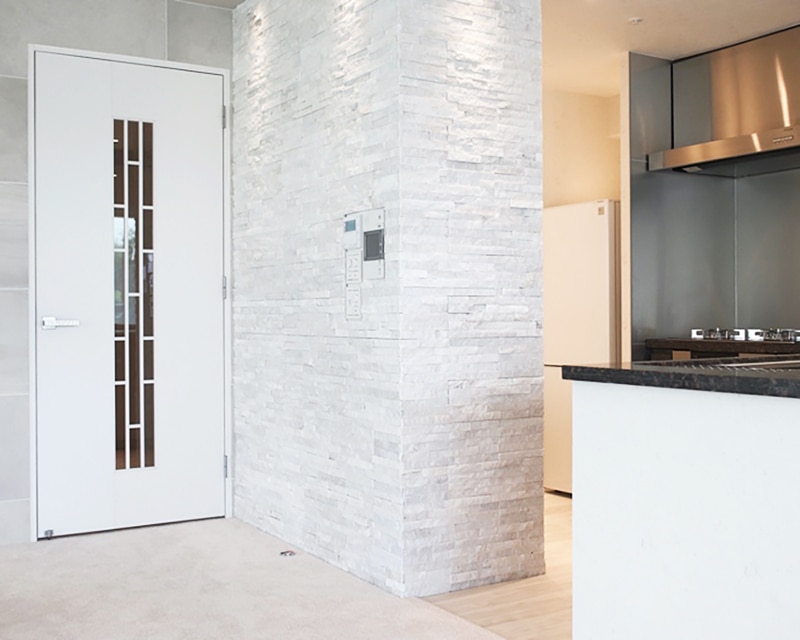 スイートルームのような大空間のリビングルーム