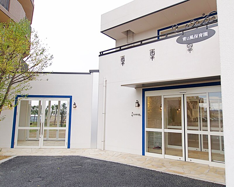地中海の白い漆喰をイメージした保育園