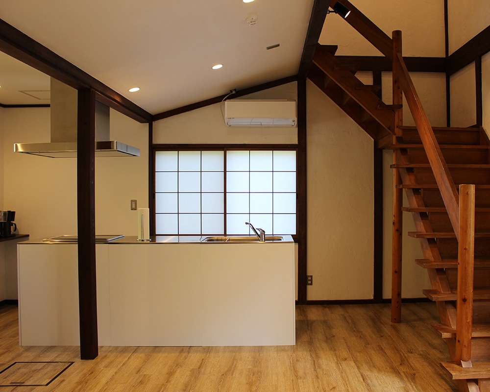 築40年の小さなホテルのキッチンスペース