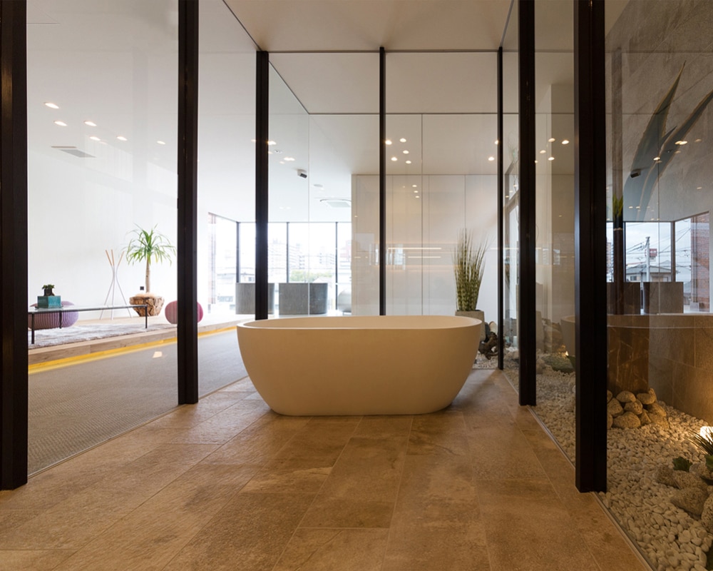 リゾートホテルをイメージしたショールームのバススペース