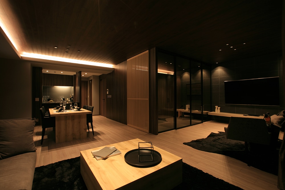 リビングスペースに溶け込むように仕切られた和室