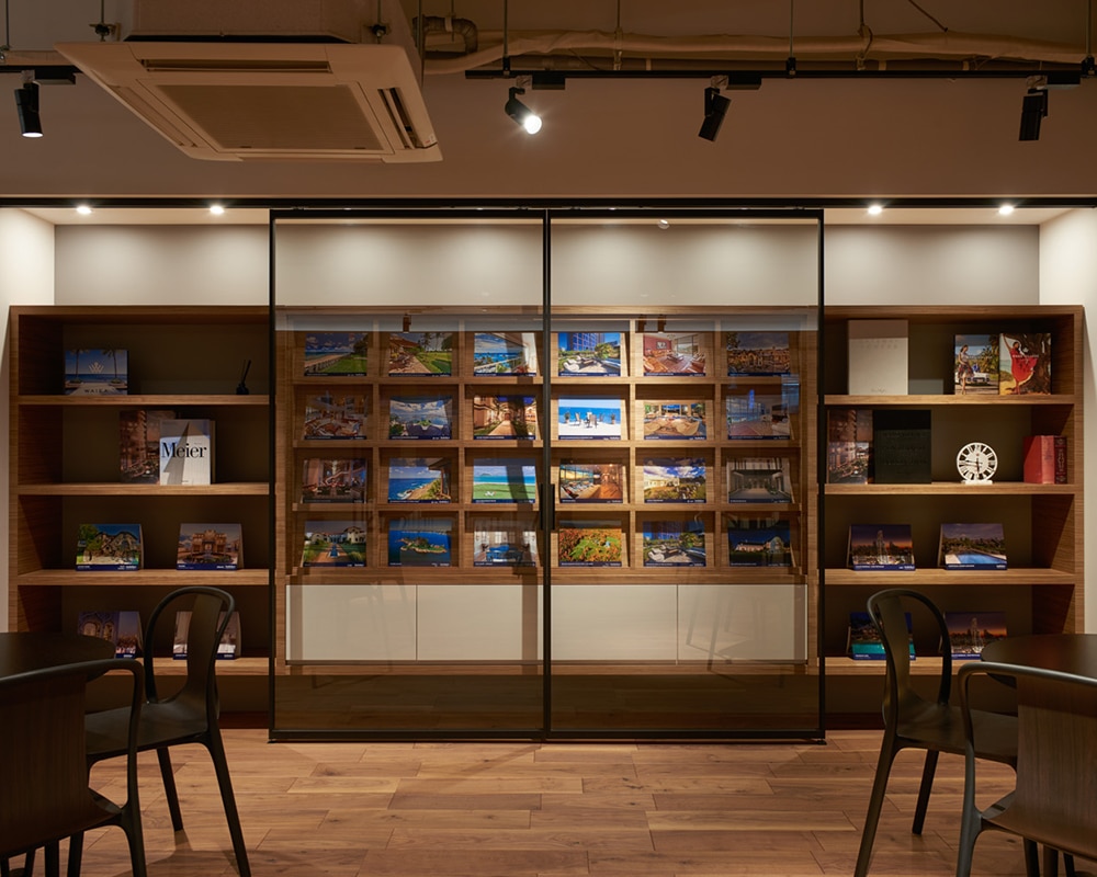 上品でありながらもカジュアルな雰囲気を目指した店舗スペース