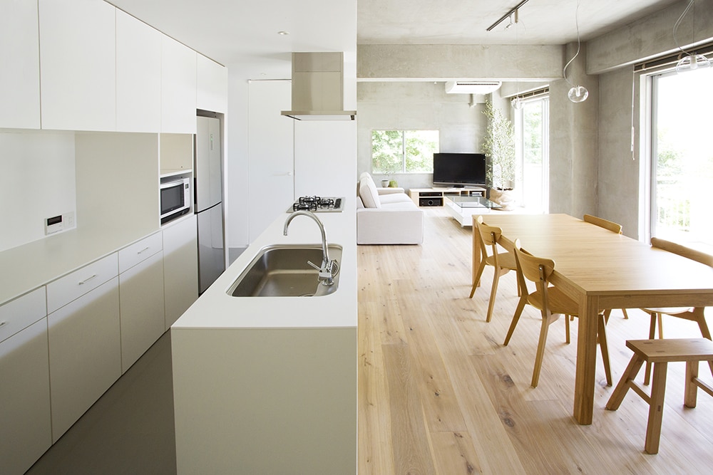 築40年の一軒家の明るいキッチンスペース