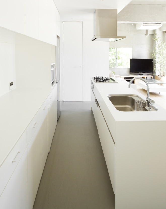 築40年の一軒家の明るいキッチンスペース