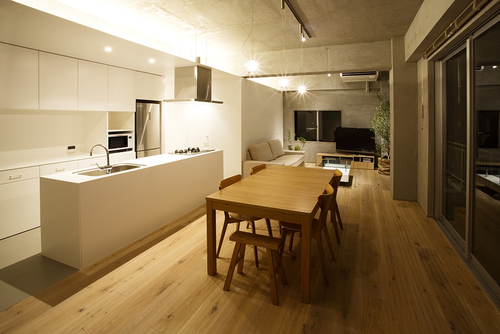 築40年の一軒家の明るいキッチンスペース