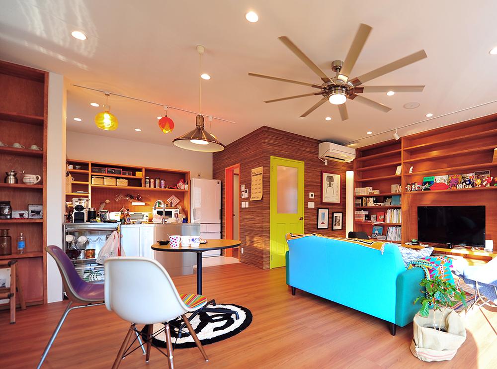 アメリカンポップテイストのリビングルーム