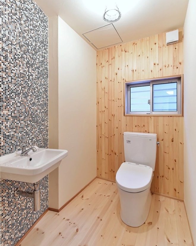 心地よい風が通り抜ける広いトイレスペース