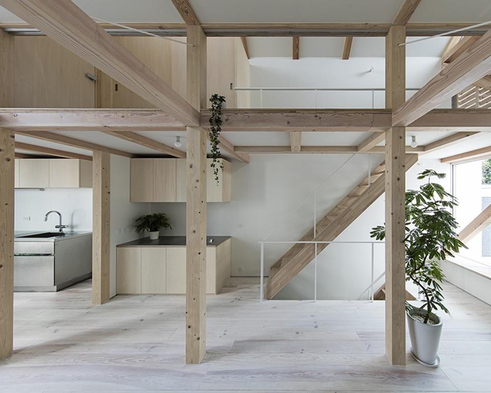 オールステンレスのキッチンが主役の落ち着いた空間