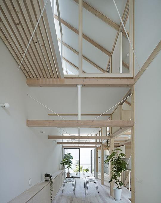 オールステンレスのキッチンが主役の落ち着いた空間