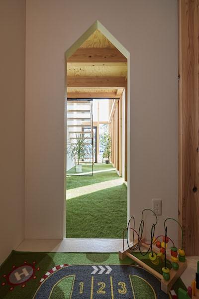 木漏れ日があたたかいオフィス