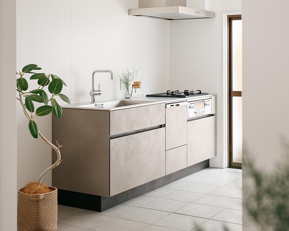 明るく開放感のあるキッチンスペース