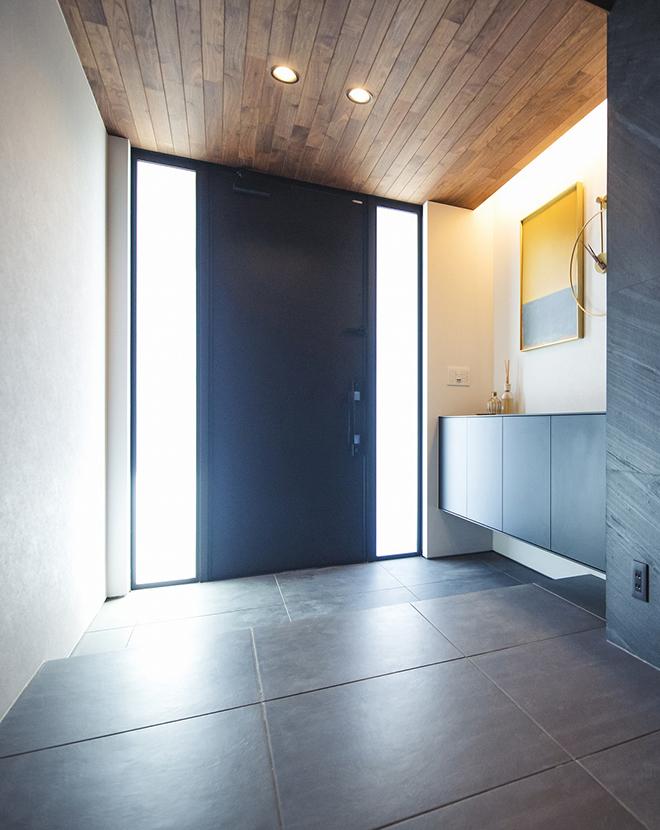 さまざまな素材が楽しめるエントランス