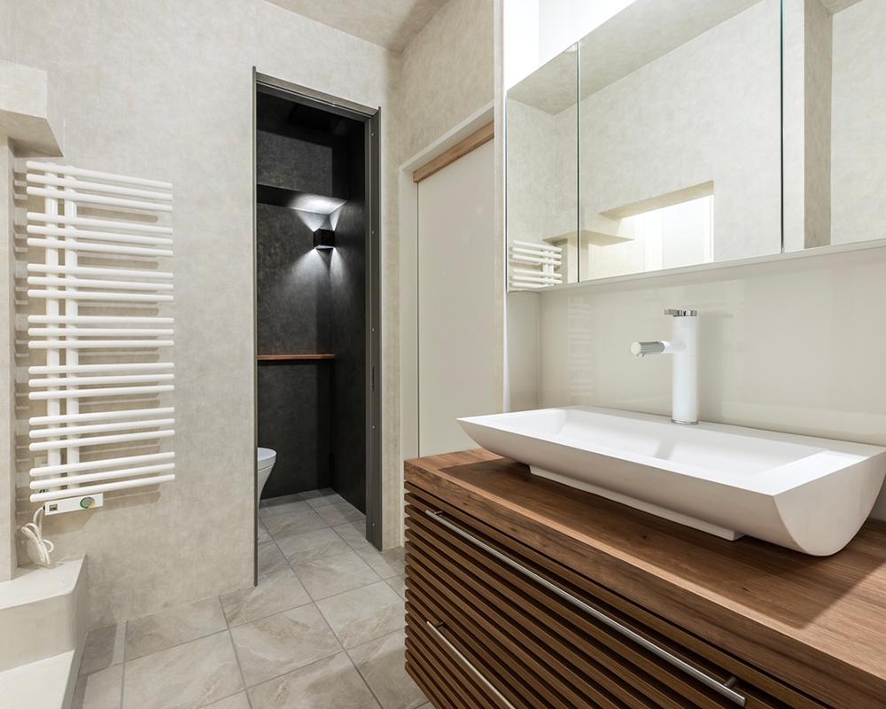 素材の組み合わせを楽しむ洗面スペース｜ミラタップ（旧サンワカンパニー）