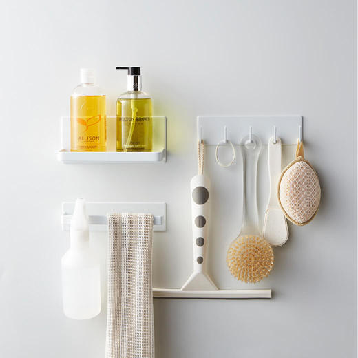 左上：マグネットバスルームラック ホワイト / 左下：マグネットバスルームタオルハンガー ホワイト / 右：マグネットバスルームフック ホワイト