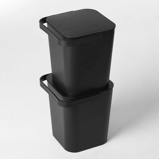 2個まで積み上げて収納することができるので、お部屋がスッキリ片付きます。