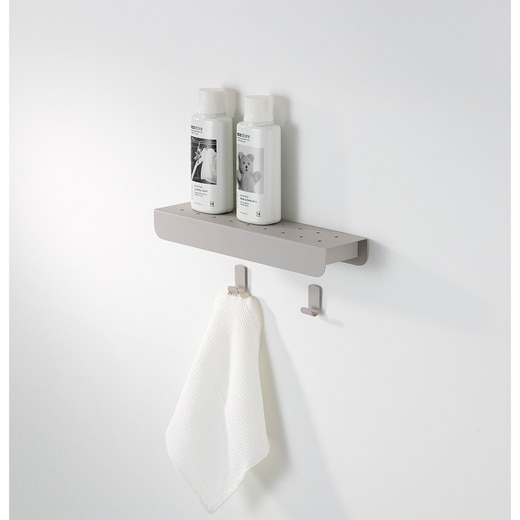 コーディネート（画像：グレージュ）