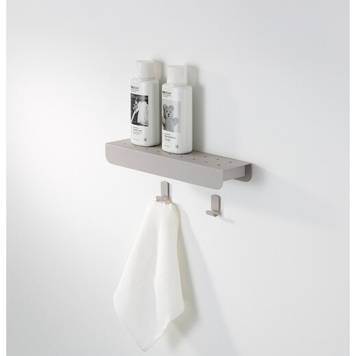 コーディネート（画像：グレージュ）