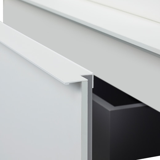 引出しやすいアルミ材のハンドル（写真：W900ホワイト）